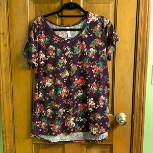 LulaRoe Medium Classic T
